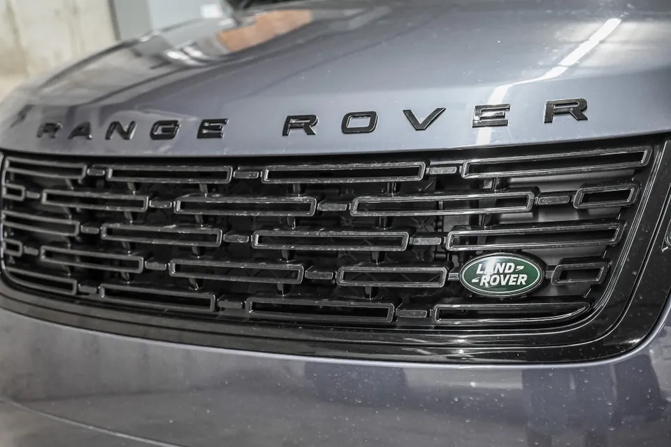 Land Rover Range Rover Velar 2024 photo 4
