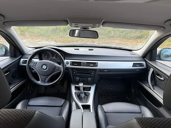 BMW 320D 2011 photo 2