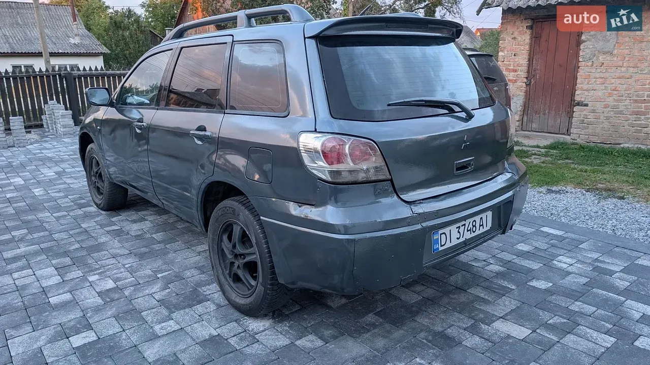 Mitsubishi Outlander 2003 photo 2