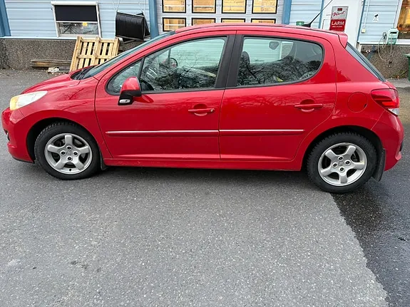 Peugeot 207 2010 photo 3