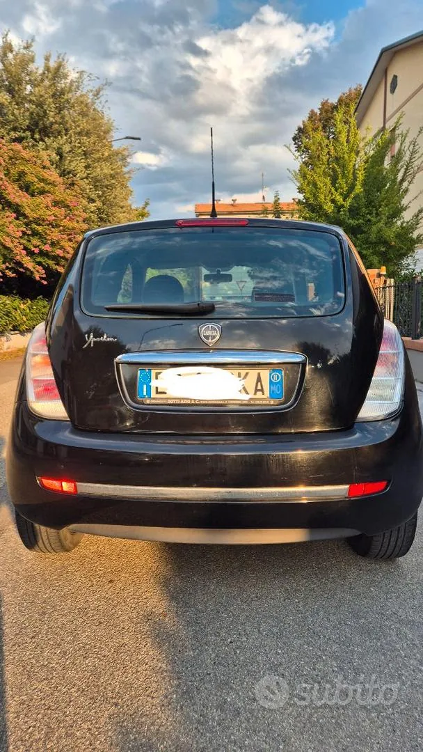 Lancia Ypsilon 2011 photo 2