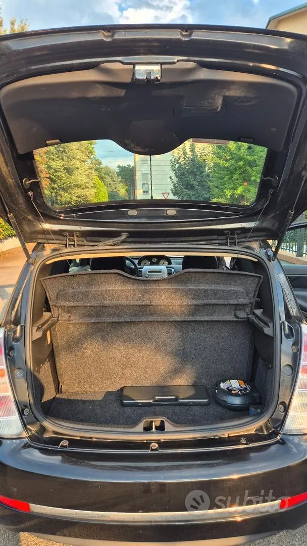Lancia Ypsilon 2011 photo 4