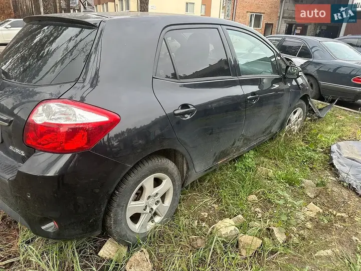 Toyota Auris 2010 photo 2