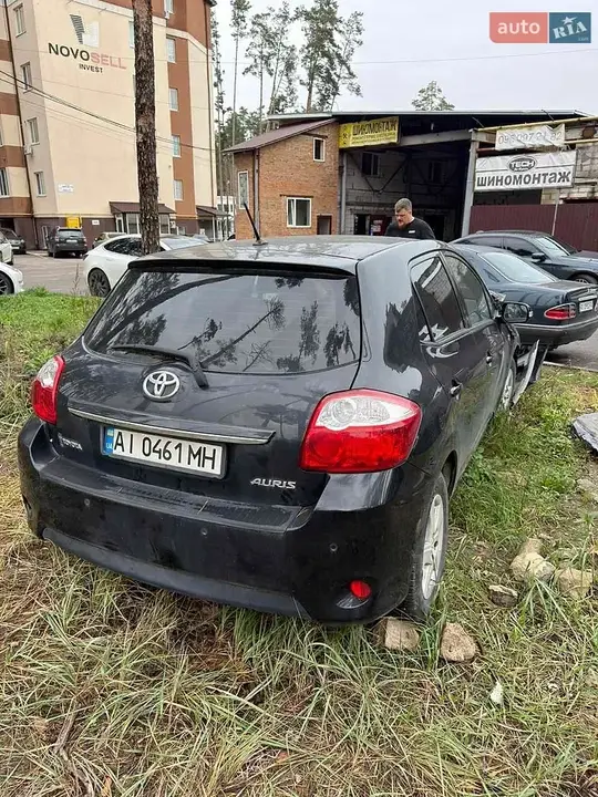 Toyota Auris 2010 photo 3