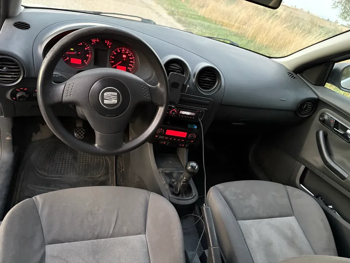 Seat Ibiza 2005 photo 3