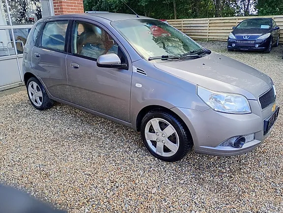 Chevrolet Aveo 2010 photo 3