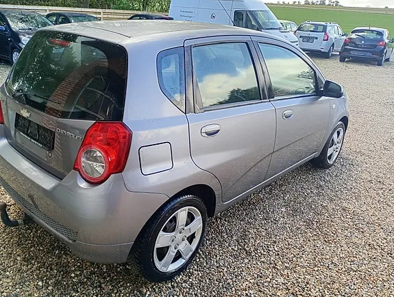 Chevrolet Aveo 2010 photo 5