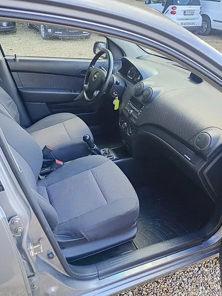 Chevrolet Aveo 2010 photo 4