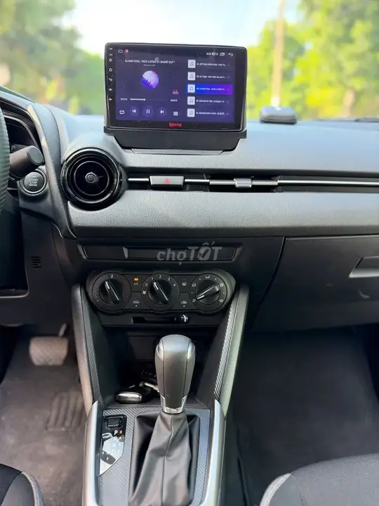 Mazda 2 2024 photo 3