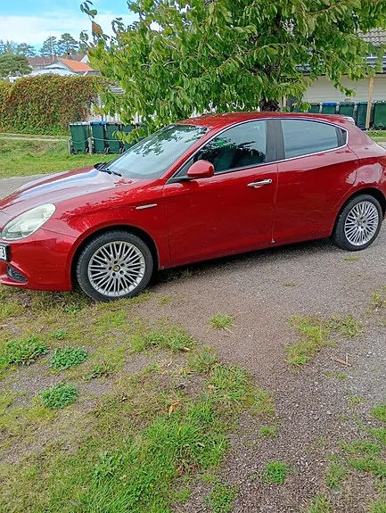 Alfa Romeo Giulietta 2010 photo 2