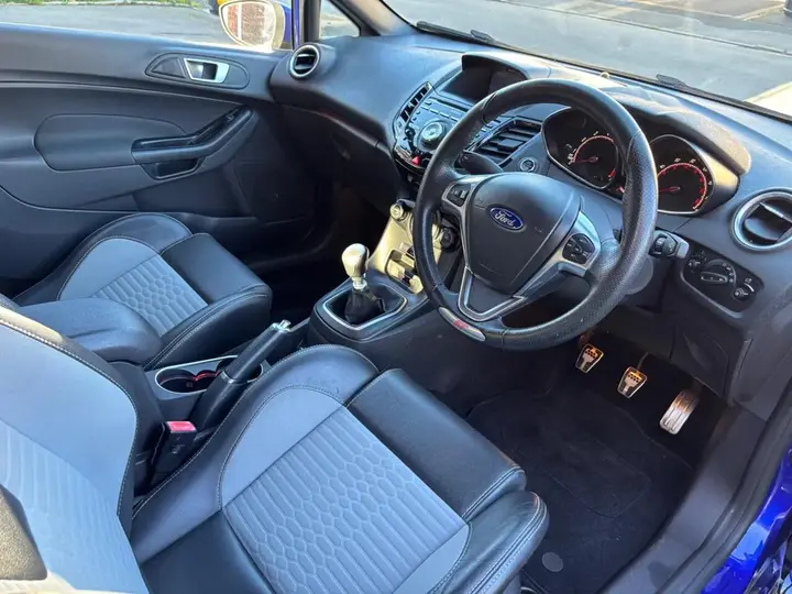 Ford Fiesta 2015 photo 5