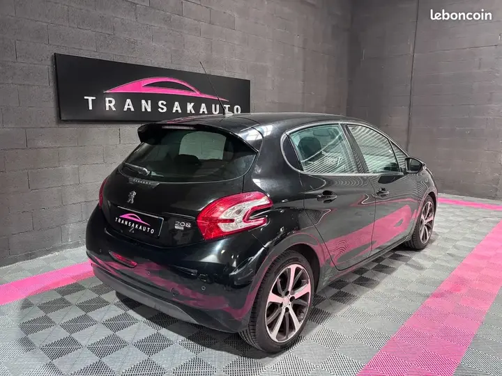 Peugeot 208 2013 photo 4