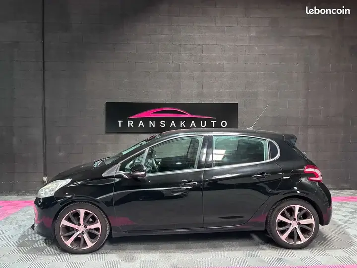 Peugeot 208 2013 photo 3