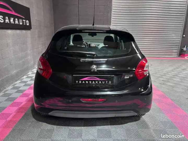 Peugeot 208 2013 photo 5