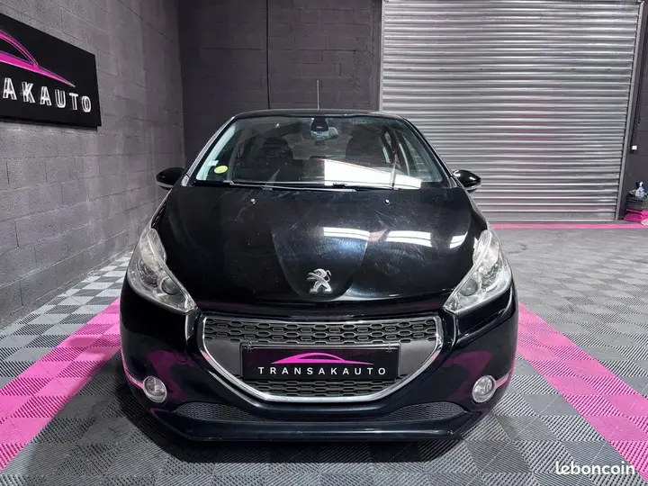 Peugeot 208 2013 photo 2