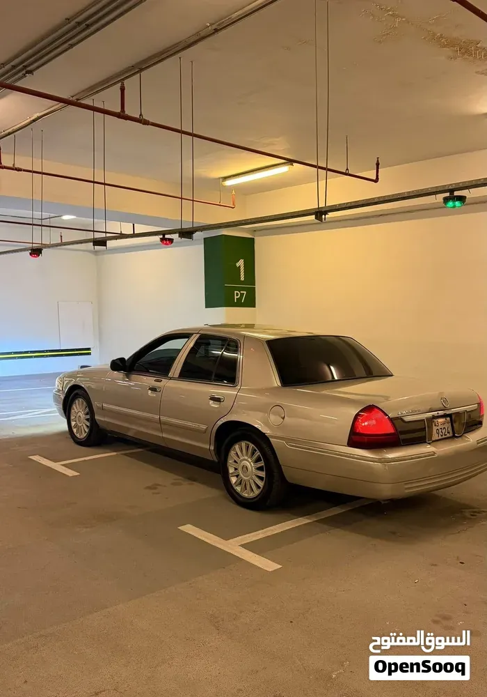 Ford Crown Victoria