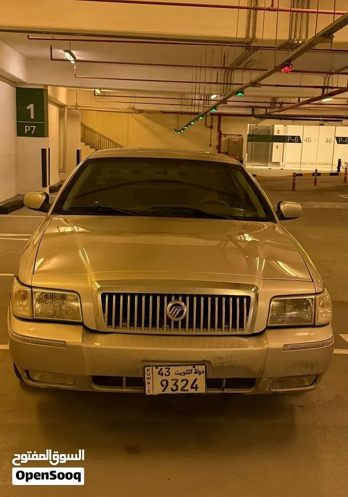 Ford Crown Victoria 2010 photo 3