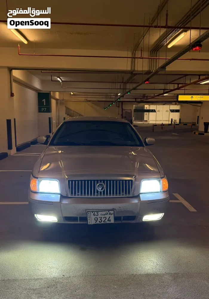 Ford Crown Victoria 2010 photo 4