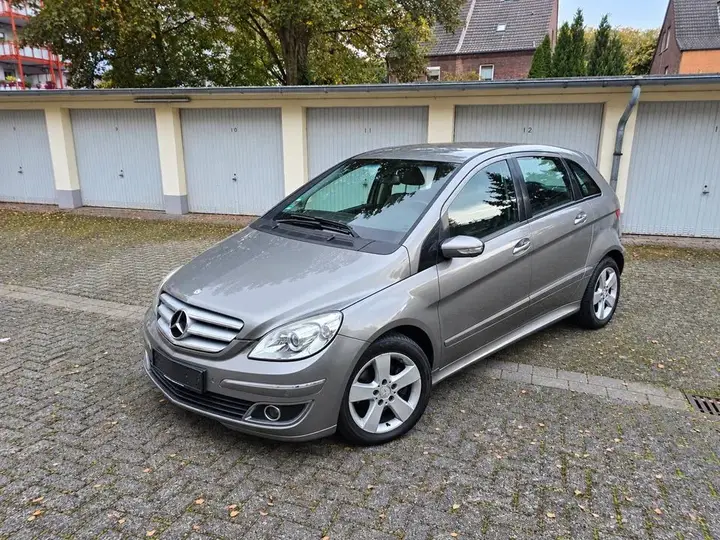 Mercedes-Benz B200