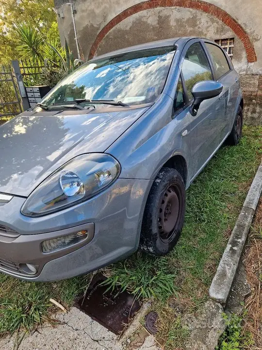 Fiat Grande Punto 2011 photo 3