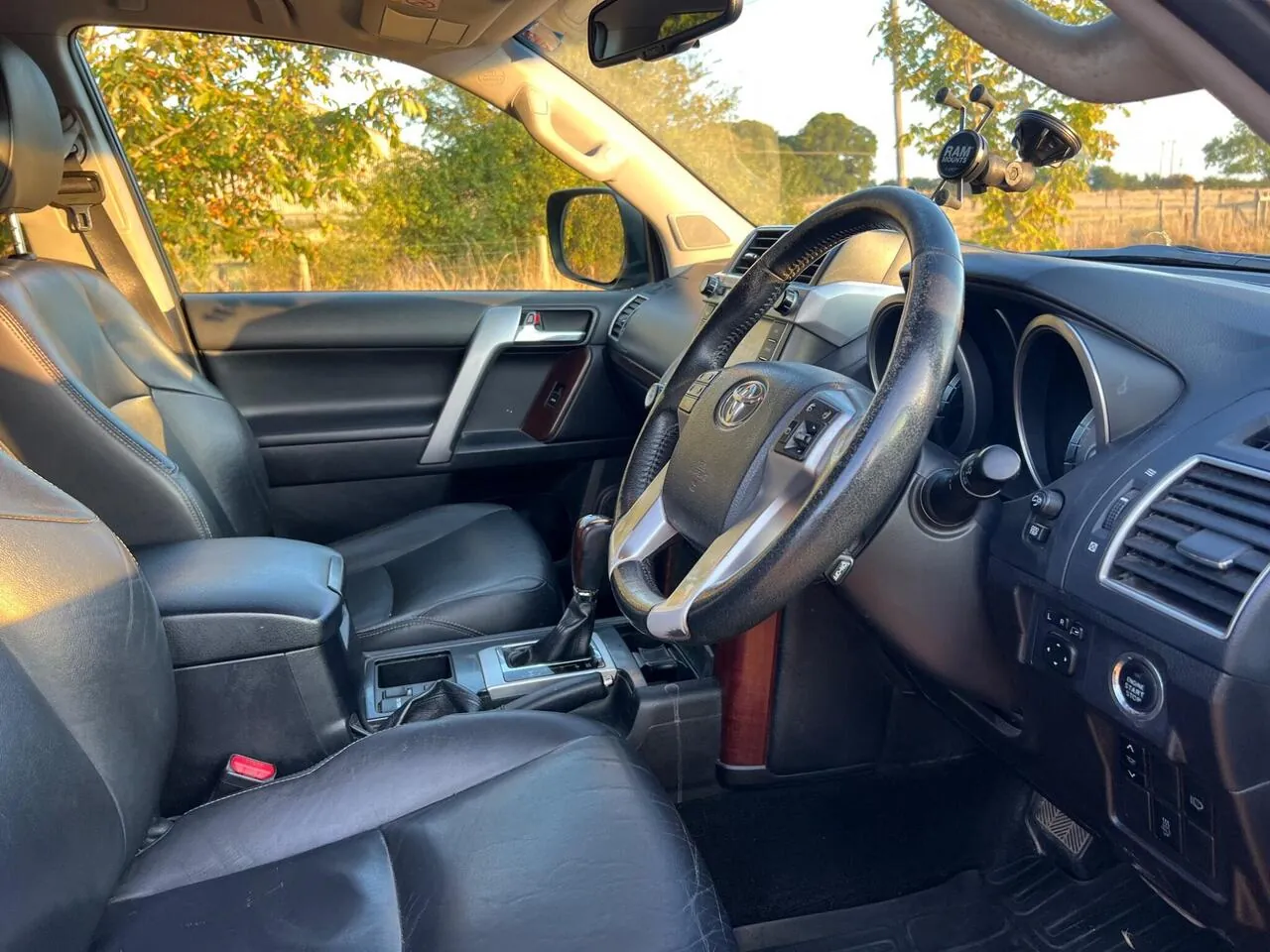 Toyota Land Cruiser 2014 photo 4