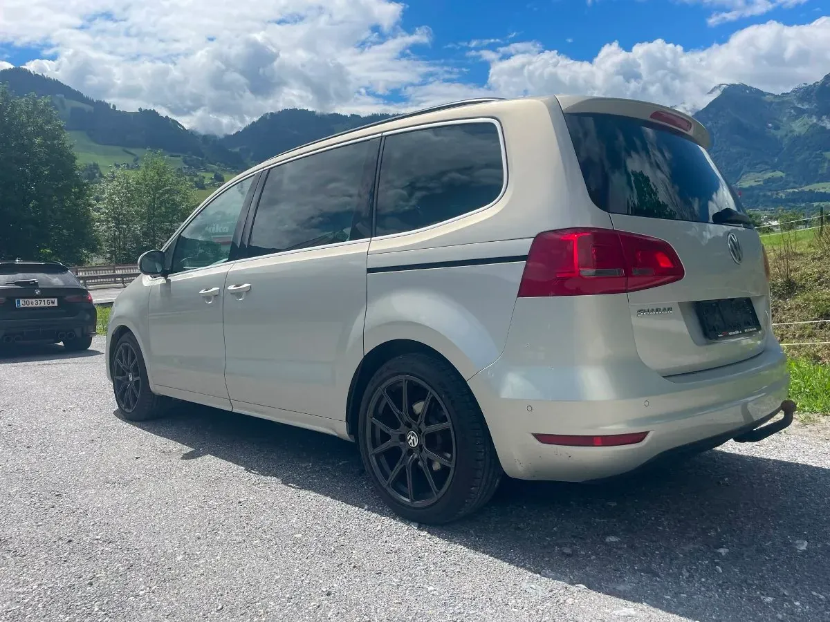 Volkswagen Sharan 2011 photo 2