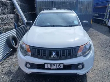 Mitsubishi Triton 2017 photo 3