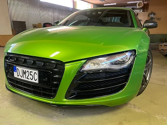 Audi R8 2012 photo 2