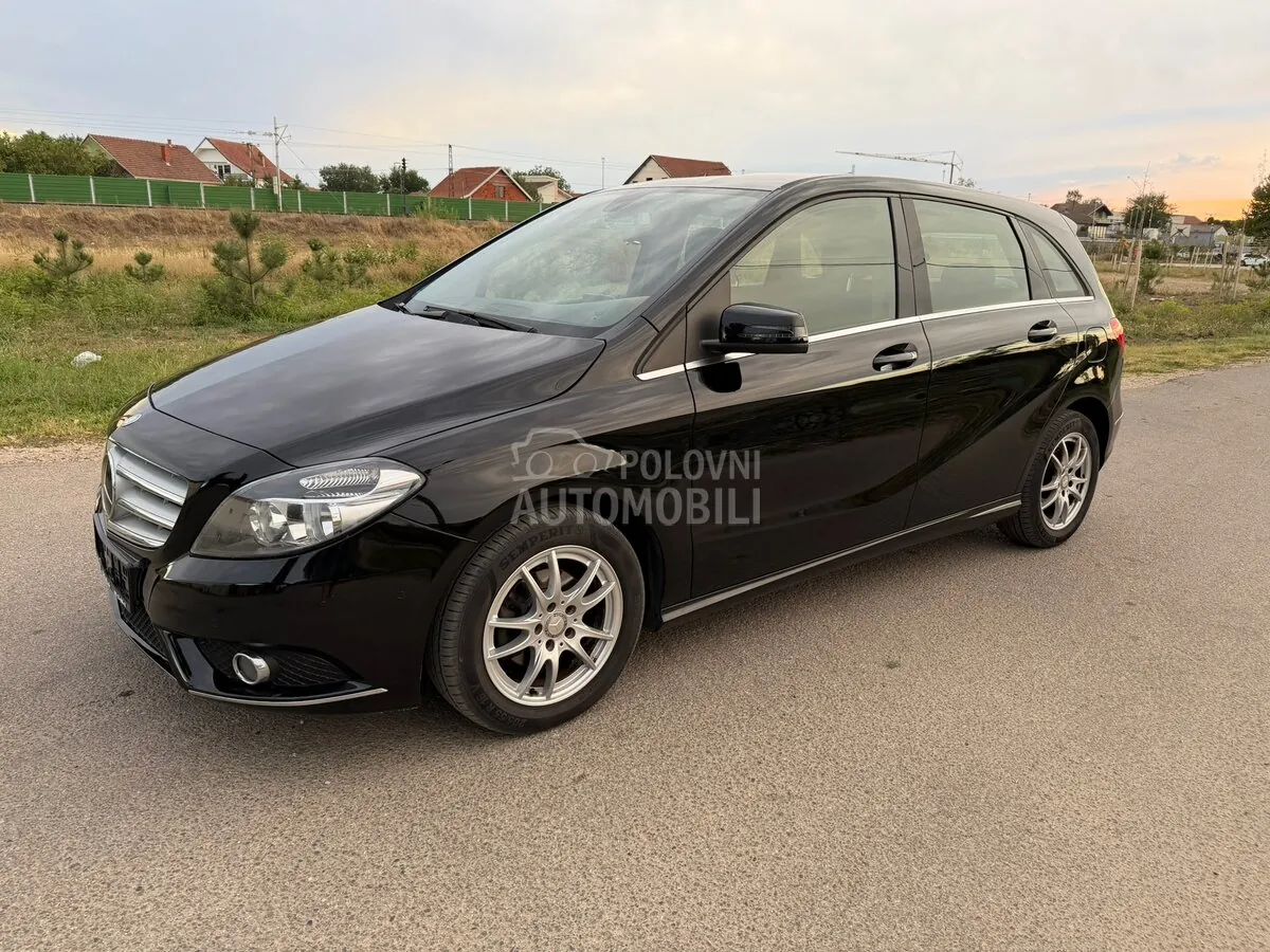 Mercedes-Benz B 180 2013 photo 4
