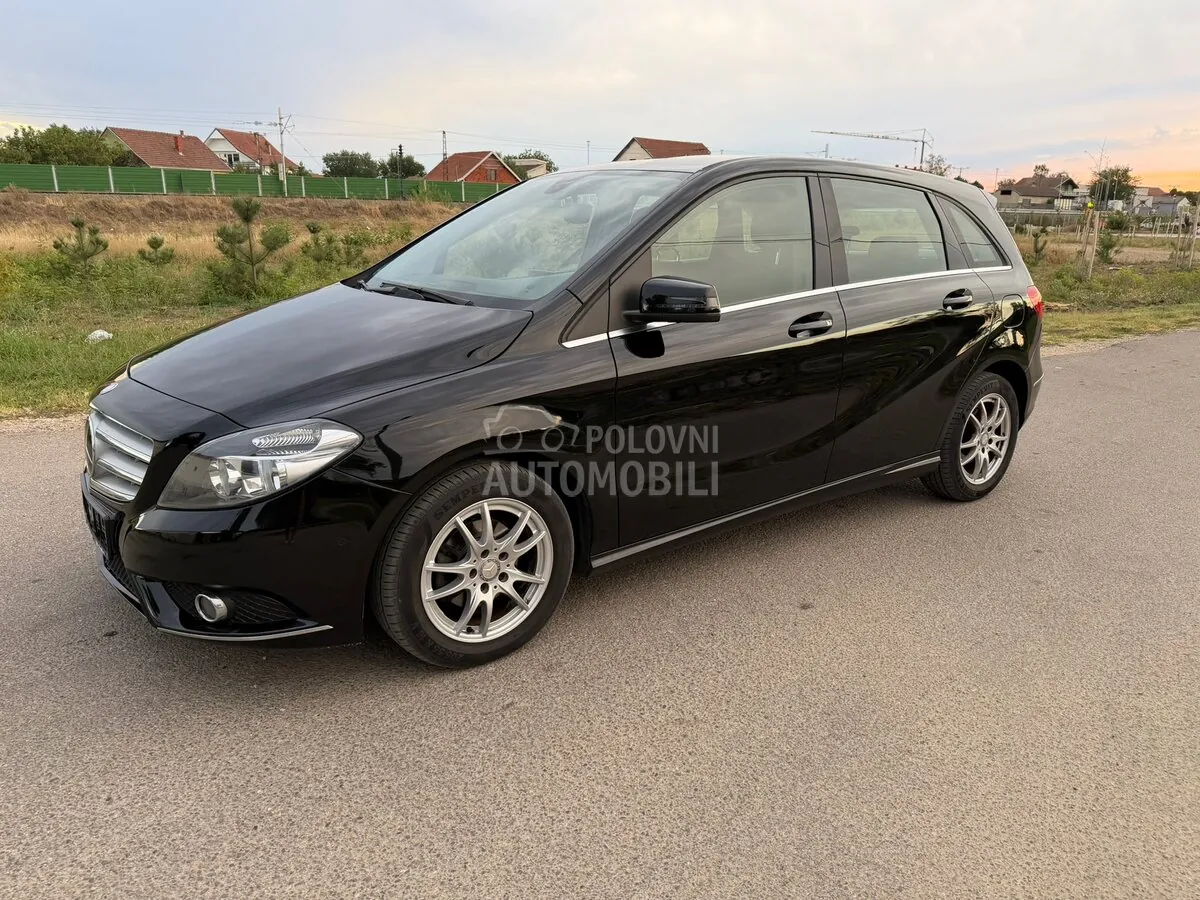 Mercedes-Benz B 180 2013 photo 5