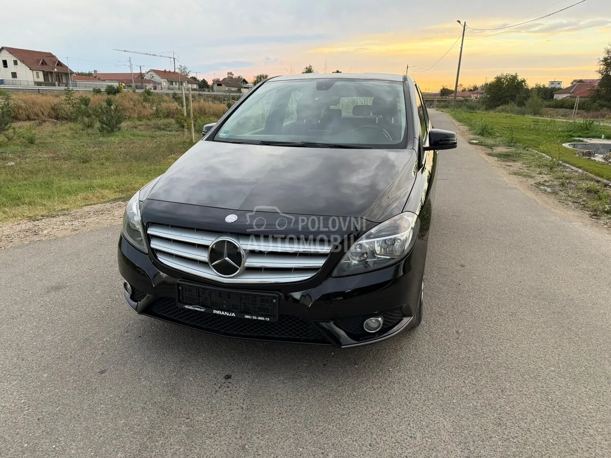 Mercedes-Benz B 180 2013 photo 3
