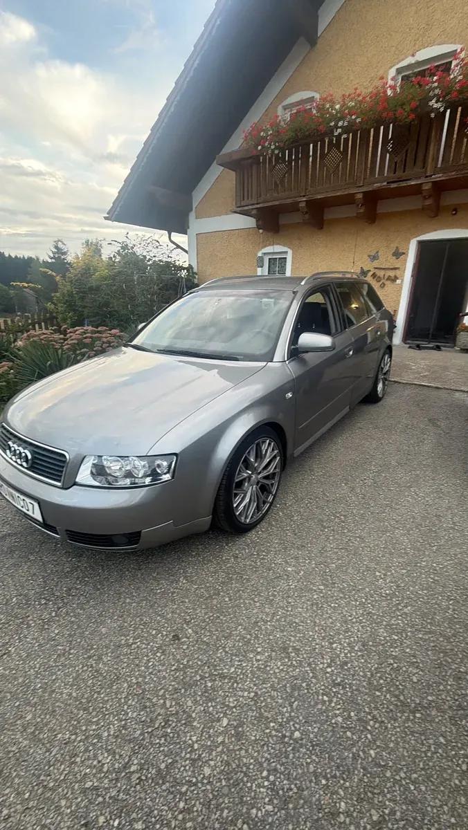 Audi A4 2003 photo 2