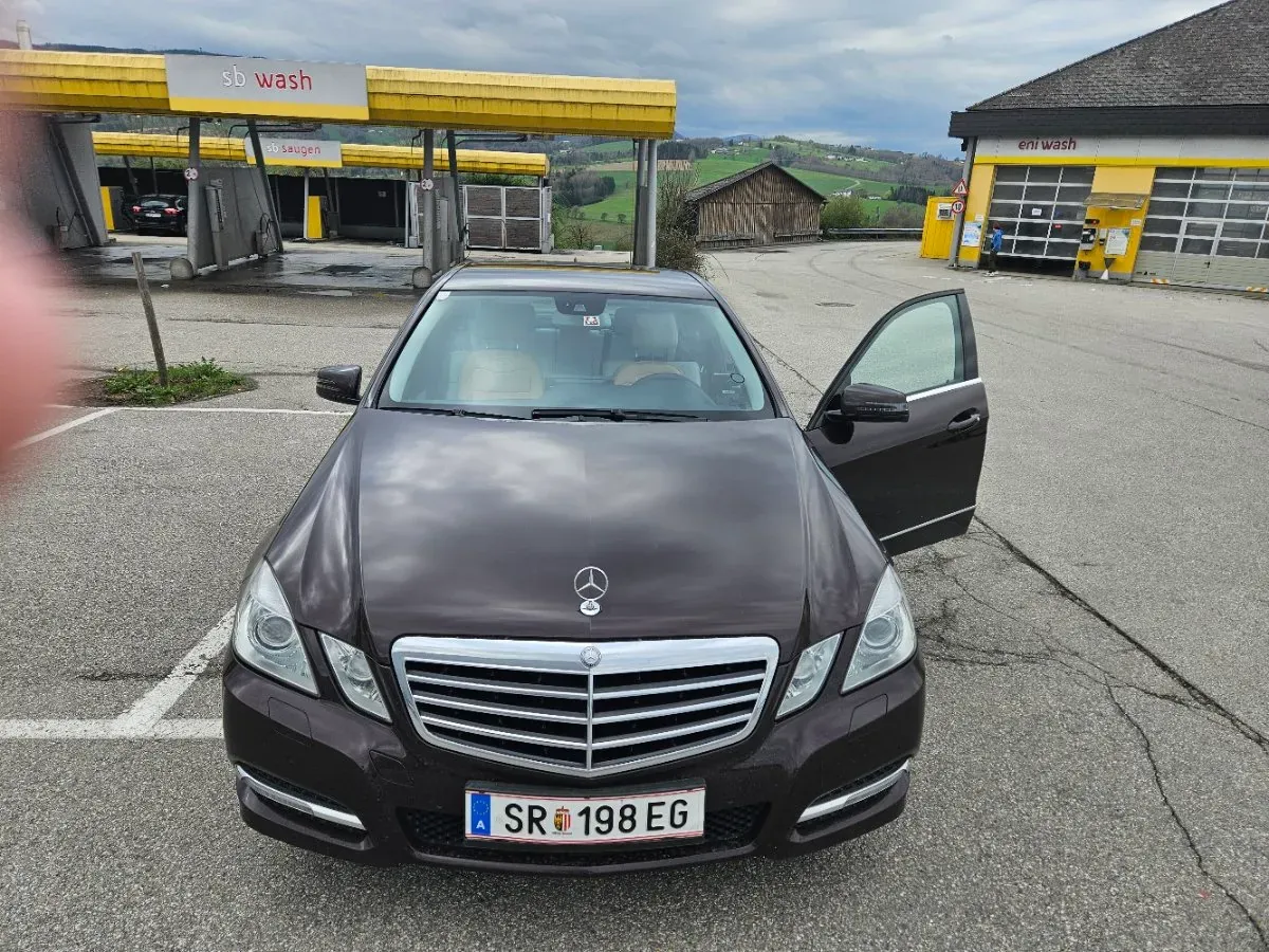 Mercedes-Benz E-Class 2012 photo 2