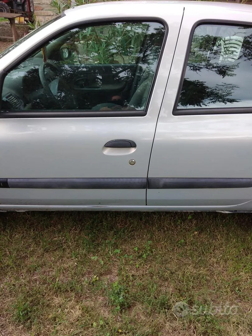 Renault Clio 2004 photo 3