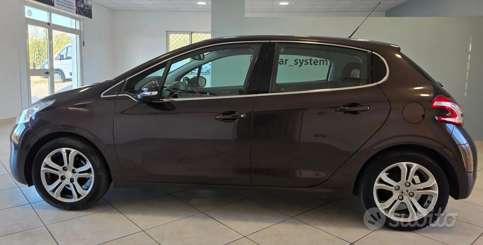 Peugeot 208 2013 photo 4