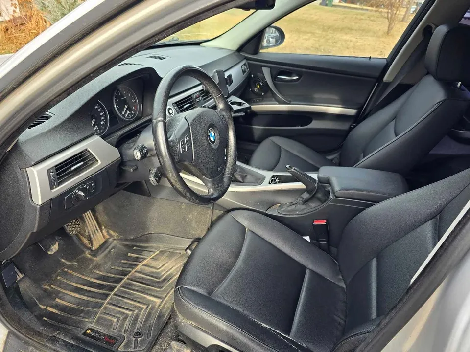 BMW 323I 2007 photo 3