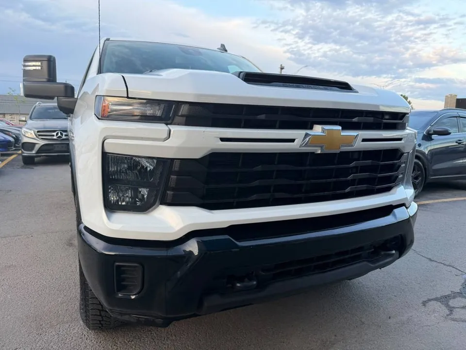 Chevrolet Silverado 2024 photo 3