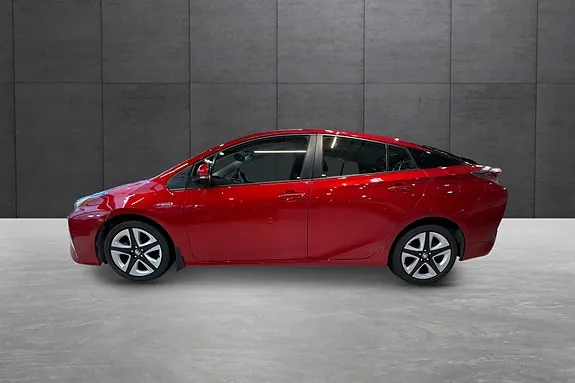 Toyota Prius 2018 photo 2