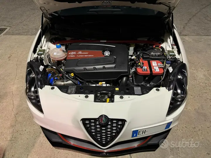 Alfa Romeo Giulietta 2012 photo 2