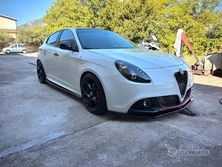Alfa Romeo Giulietta 2012 photo 4