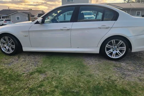 BMW 323I