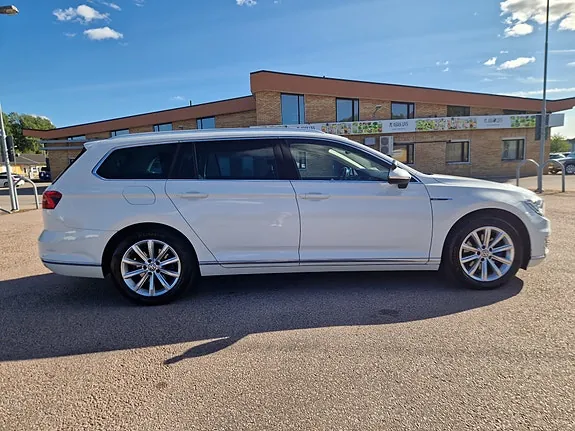 Volkswagen Passat 2018 photo 3