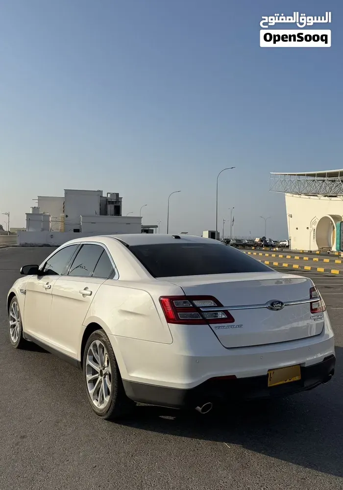 Ford Taurus 2018 photo 2