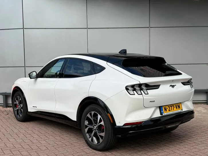 Ford Mustang 2021 photo 3