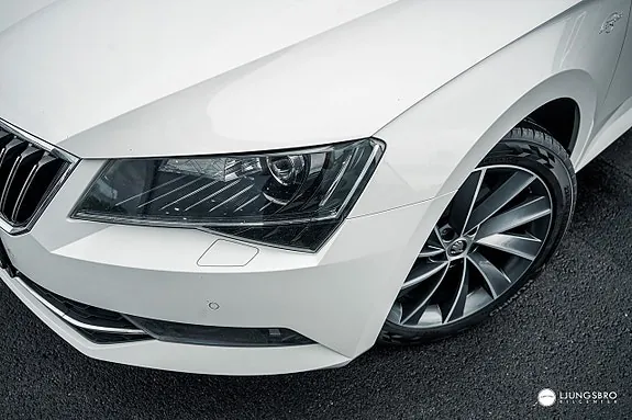 Skoda Superb 2019 photo 3