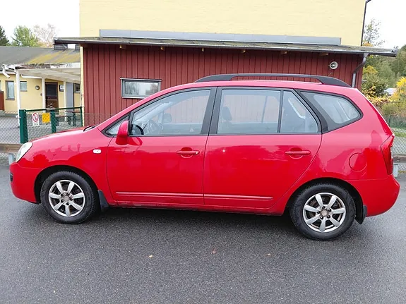 Kia Carens 2010 photo 2