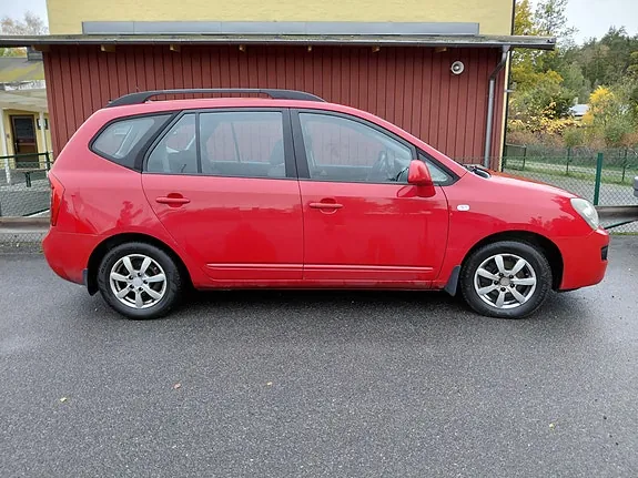 Kia Carens 2010 photo 4