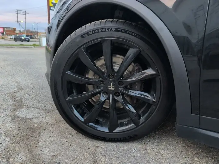 Tesla Model X 2017 photo 2