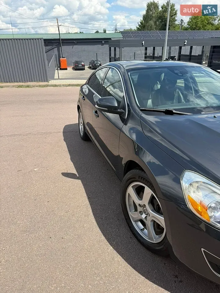 Volvo S60 2011 photo 2