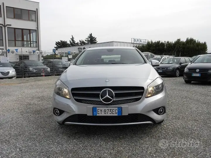 Mercedes-Benz A 2015 photo 3